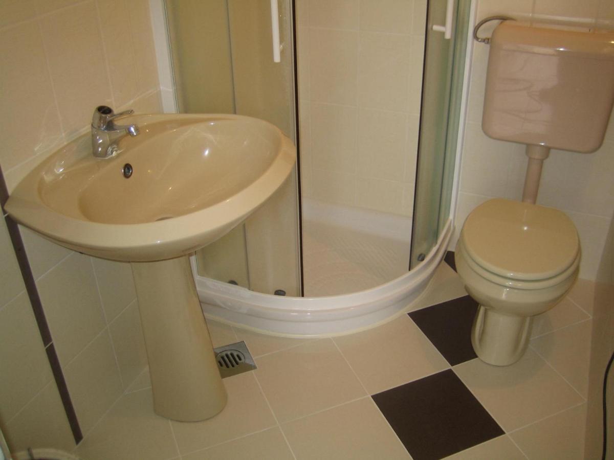 Iva Apartments Novigrad Istria Esterno foto